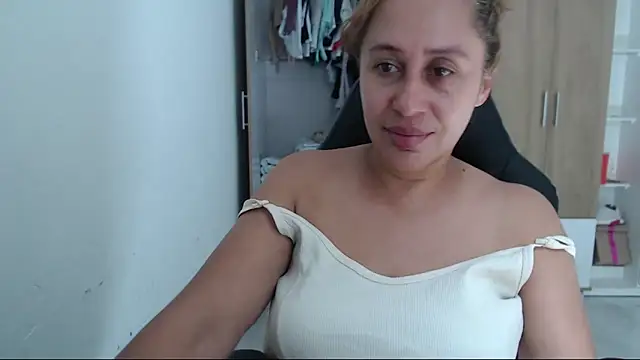 RoxanaLove9 online show from October 19, 6:21 pm