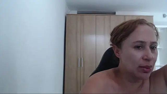 Snapshot of RoxanaLove9 chatting on July 16, 6:49 pm RoxanaLove9 online show from July 16, 6:49 pm