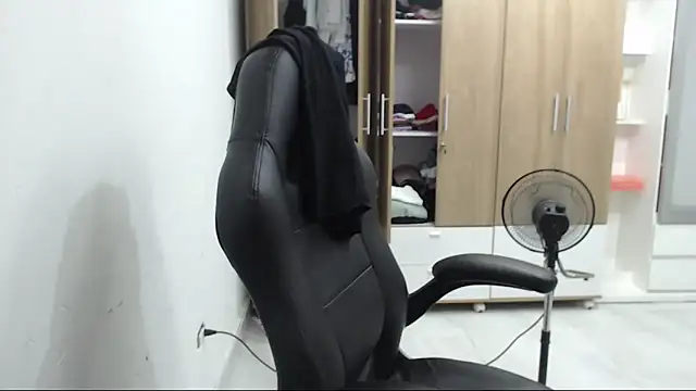 RoxanaLove9 online show from March 5, 2:08 am