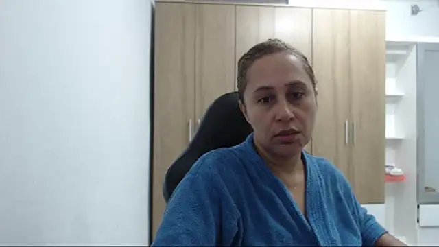 RoxanaLove9 online show from May 4, 11:07 pm