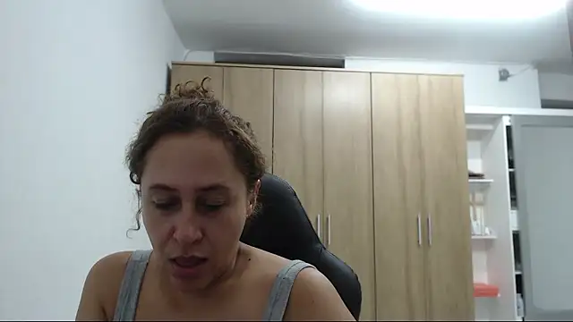 RoxanaLove9 online show from January 12, 12:39 am