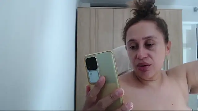 RoxanaLove9 online show from November 2, 6:24 pm