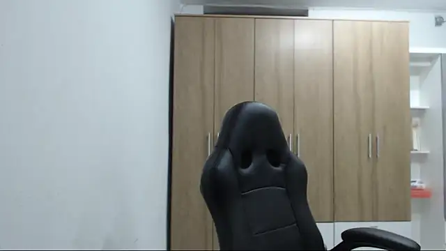 RoxanaLove9 online show from April 24, 11:07 pm