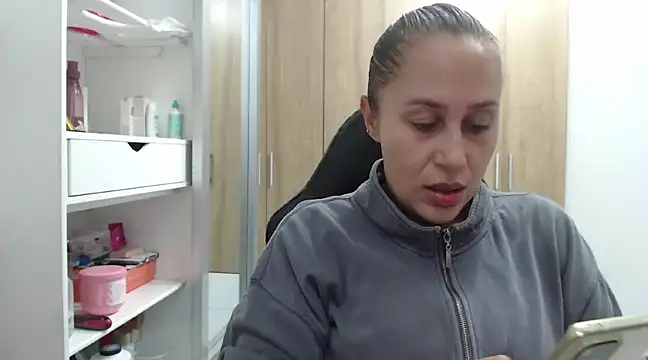 Snapshot of RoxanaLove9 chatting on February 11, 9:46 pm RoxanaLove9 online show from February 11, 9:46 pm