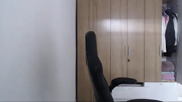 RoxanaLove9 online show from December 15, 8:36 pm