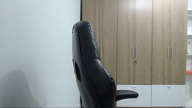 RoxanaLove9 online show from April 9, 3:19 am