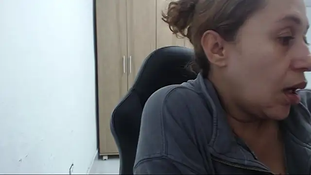 RoxanaLove9 online show from November 8, 1:31 am