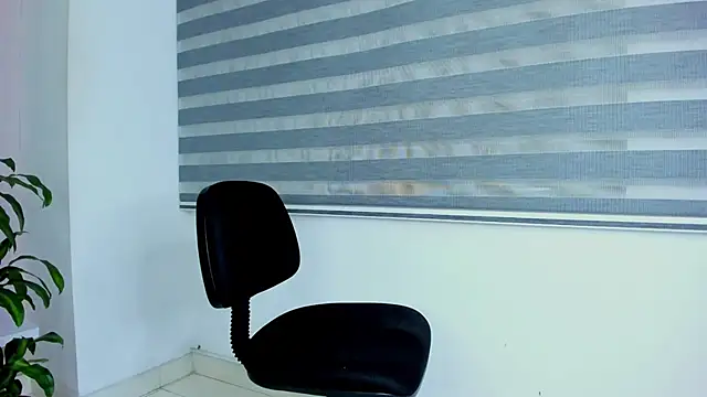 Annie9  online show from March 11, 6:41 am