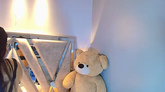 Annie9  online show from September 28, 4:30 am