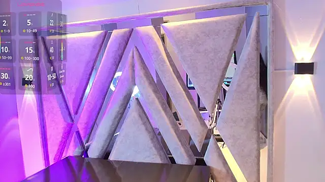 Annie9  online show from November 17, 9:19 pm