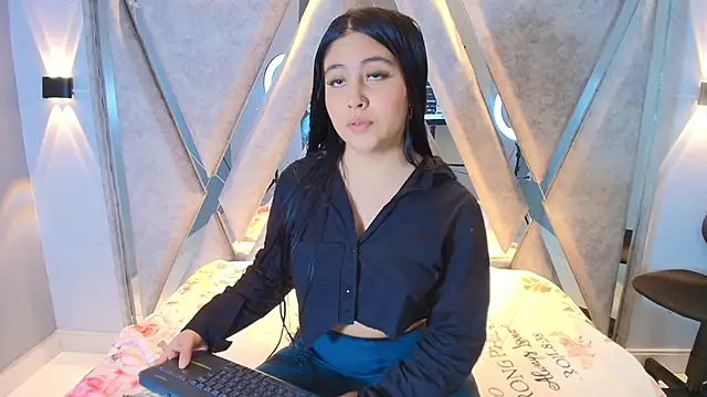 Annie9  online show from October 25, 3:38 am