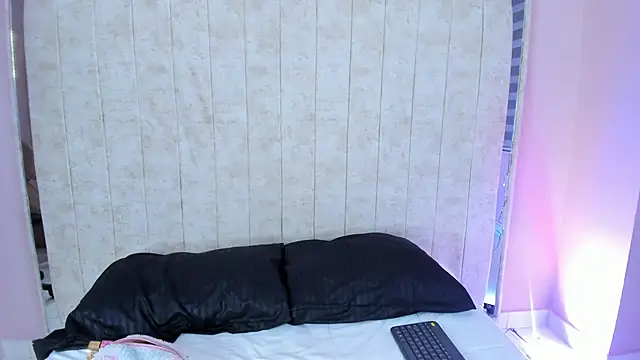 Annie9  online show from September 17, 3:41 am