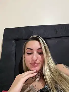 Snapshot of hotskinny1 chatting on February 28, 2:31 am hotskinny1 online show from February 28, 2:31 am
