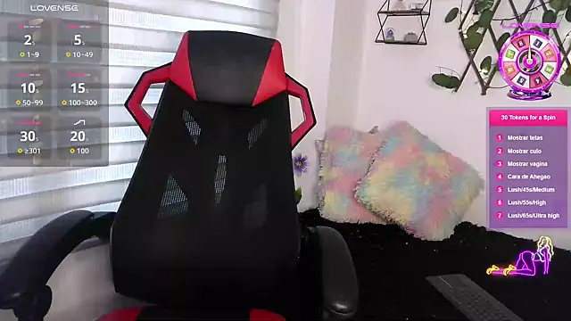 Snapshot of EmberEyes_999 chatting on December 1, 8:53 pm EmberEyes 999 online show from December 1, 8:53 pm