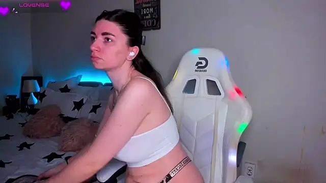 Snapshot of AdellaLoveX chatting on December 18, 5:56 am AdellaLoveX online show from December 18, 5:56 am