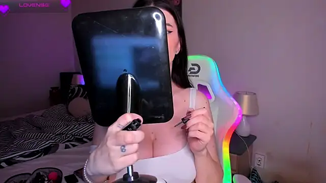 Snapshot of AdellaLoveX chatting on December 1, 5:52 am AdellaLoveX online show from December 1, 5:52 am