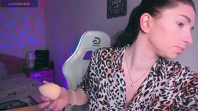 Snapshot of AdellaLoveX chatting on January 14, 5:55 am AdellaLoveX online show from January 14, 5:55 am