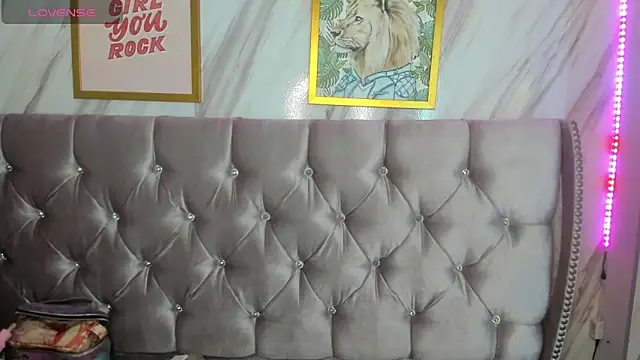 Snapshot of Sexy_adara_1b chatting on December 17, 8:21 pm Sexy adara 1b online show from December 17, 8:21 pm