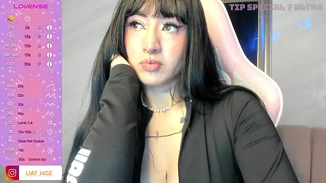 Snapshot of Sexy_adara_1b chatting on January 4, 3:40 am Sexy adara 1b online show from January 4, 3:40 am