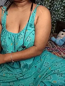 Snapshot of Hottyalia chatting on October 10, 12:33 am Hottyalia online show from October 10, 12:33 am