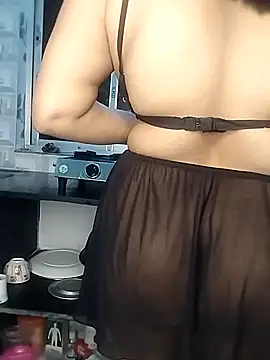 Snapshot of Hottyalia chatting on February 22, 9:37 pm Hottyalia online show from February 22, 9:37 pm