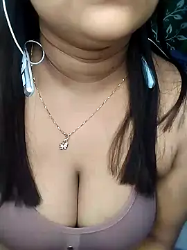 Snapshot of Hottyalia chatting on February 8, 6:44 pm Hottyalia online show from February 8, 6:44 pm