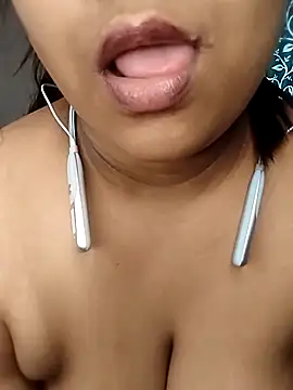 Snapshot of Hottyalia chatting on March 4, 4:49 am Hottyalia online show from March 4, 4:49 am