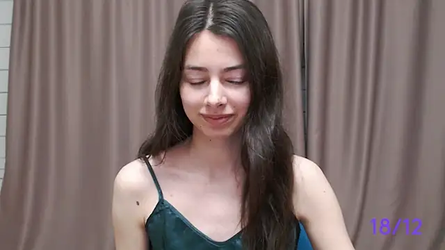 Snapshot of sweet_sweet_angel chatting on December 18, 1:56 pm sweet sweet angel online show from December 18, 1:56 pm