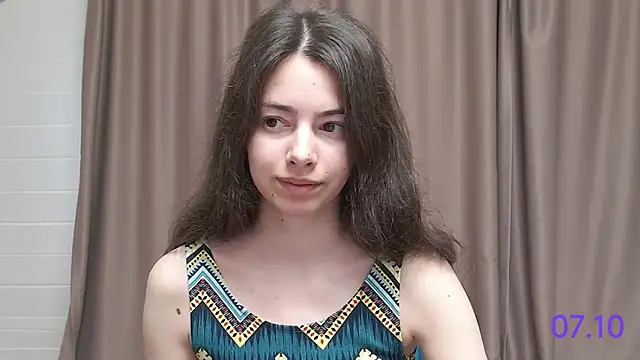 Snapshot of sweet_sweet_angel chatting on October 7, 4:46 am sweet sweet angel online show from October 7, 4:46 am