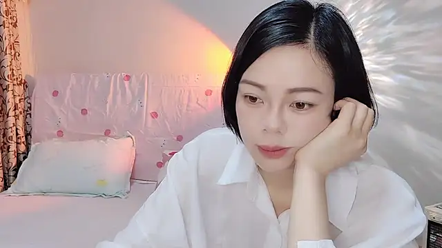 Snapshot of Linda-LL chatting on March 3, 2:33 am Linda-LL online show from March 3, 2:33 am