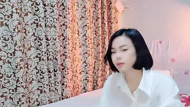 Snapshot of Linda-LL chatting on March 3, 5:37 am Linda-LL online show from March 3, 5:37 am