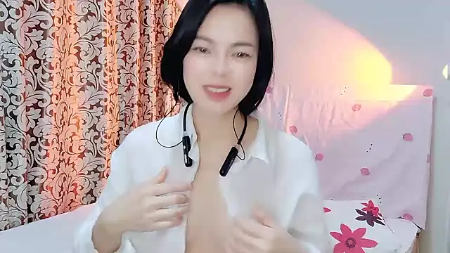 Snapshot of Linda-LL chatting on March 3, 8:41 am Linda-LL online show from March 3, 8:41 am