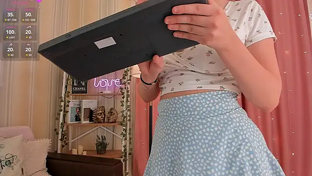 Snapshot of ms_evasweet chatting on April 25, 12:19 pm ms evasweet online show from April 25, 12:19 pm