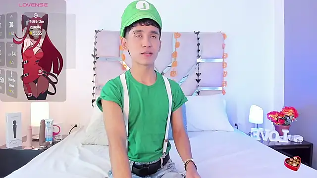 Thayler jones online show from October 31, 11:18 am