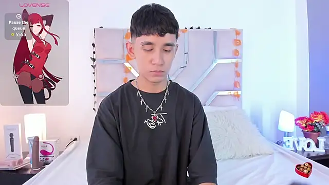 Thayler jones online show from November 4, 8:34 pm