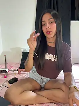 paisitahot1975 online show from March 2, 12:22 am