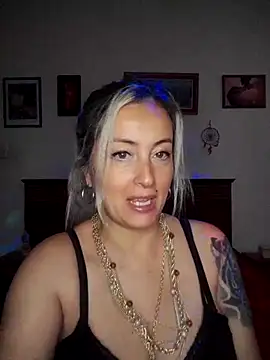 DesireSatler online show from November 9, 9:30 pm