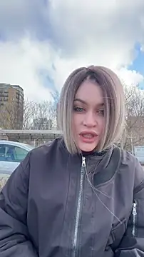 Snapshot of KikiWatson chatting on February 28, 8:25 am KikiWatson online show from February 28, 8:25 am