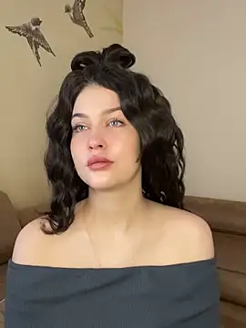 Snapshot of KikiWatson chatting on February 22, 12:18 pm KikiWatson online show from February 22, 12:18 pm