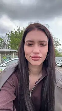 KikiWatson online show from April 19, 8:48 am