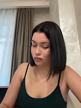 Snapshot of KikiWatson chatting on February 1, 8:01 am KikiWatson online show from February 1, 8:01 am