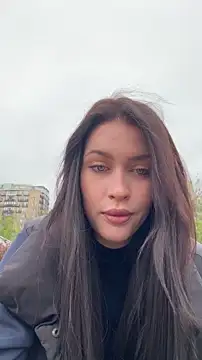 KikiWatson online show from April 18, 7:33 am