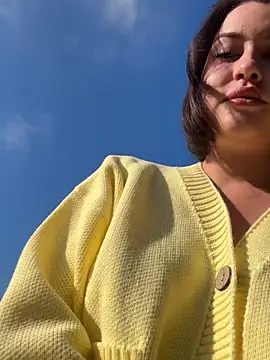 Snapshot of KikiWatson chatting on November 2, 7:02 am KikiWatson online show from November 2, 7:02 am