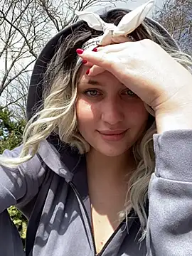 Snapshot of KikiWatson chatting on March 12, 10:16 am KikiWatson online show from March 12, 10:16 am