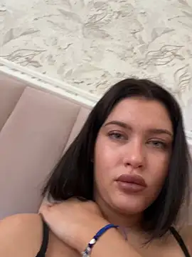 Snapshot of KikiWatson chatting on February 8, 7:17 am KikiWatson online show from February 8, 7:17 am