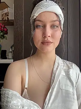 Snapshot of KikiWatson chatting on March 1, 12:12 pm KikiWatson online show from March 1, 12:12 pm