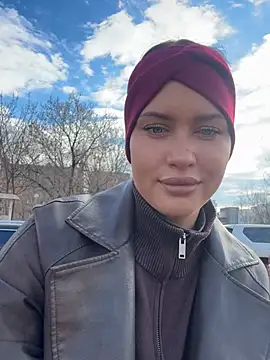 Snapshot of KikiWatson chatting on February 7, 7:49 am KikiWatson online show from February 7, 7:49 am