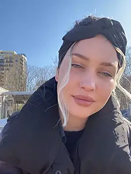 Snapshot of KikiWatson chatting on March 9, 7:12 am KikiWatson online show from March 9, 7:12 am