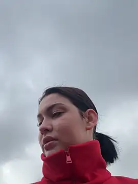 Snapshot of KikiWatson chatting on December 1, 7:31 am KikiWatson online show from December 1, 7:31 am