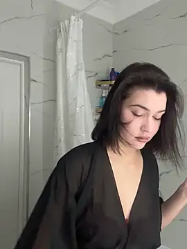 Snapshot of KikiWatson chatting on December 20, 8:06 am KikiWatson online show from December 20, 8:06 am